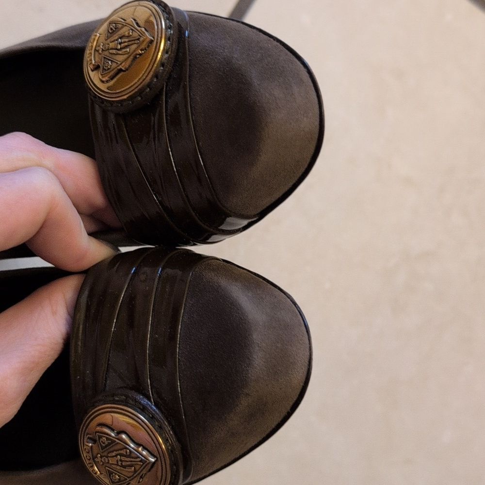 Gucci Brown Suede Heels With Pleated Patent Leather Logo Buckle Pumps Size 5 - Picture 7 of 14